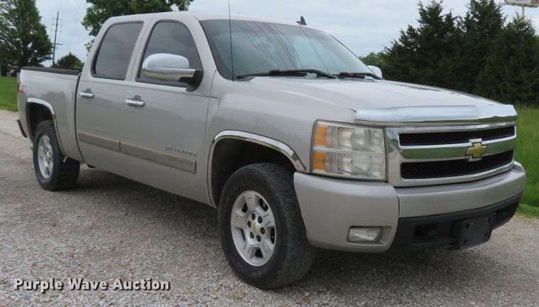 image for item DI2217 2007 Chevrolet Silverado 1500 Z71  Crew Cab pickup truck