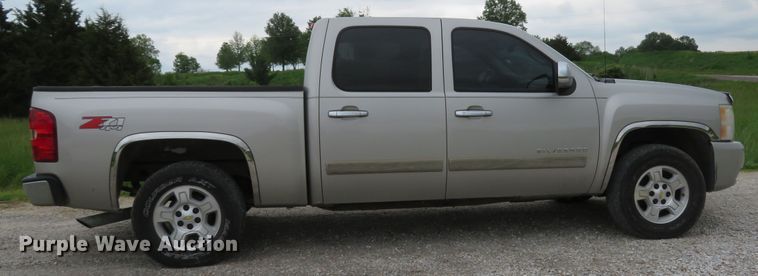 image for item DI2217 2007 Chevrolet Silverado 1500 Z71  Crew Cab pickup truck