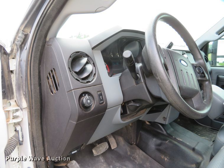 image for item DI2220 2015 Ford F250 Super Duty XL  Crew Cab pickup truck