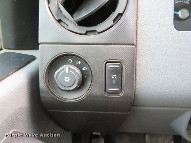 image for item DI2220 2015 Ford F250 Super Duty XL  Crew Cab pickup truck