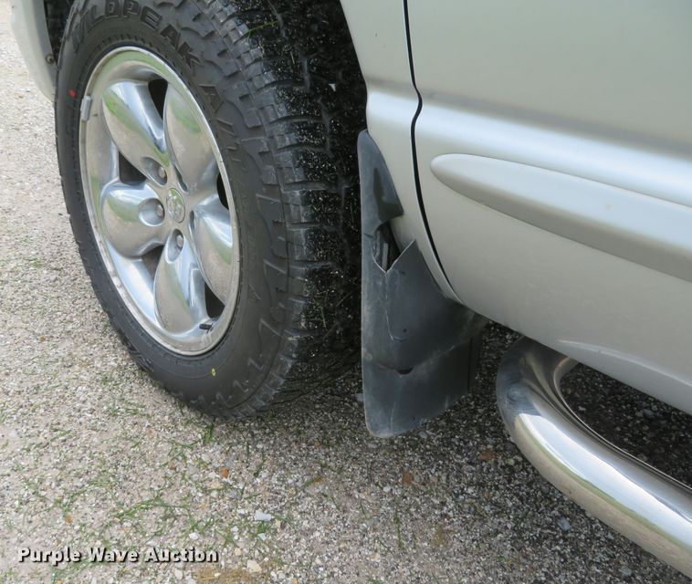 image for item DI2228 2004 Dodge Ram 1500  Quad Cab pickup truck