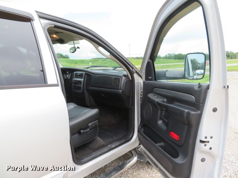 image for item DI2228 2004 Dodge Ram 1500  Quad Cab pickup truck