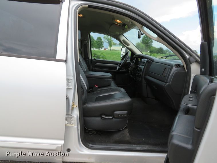 image for item DI2228 2004 Dodge Ram 1500  Quad Cab pickup truck