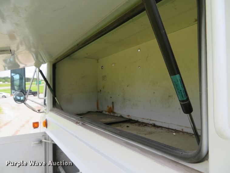 image for item DI2229 2003 Freightliner FL70  service truck