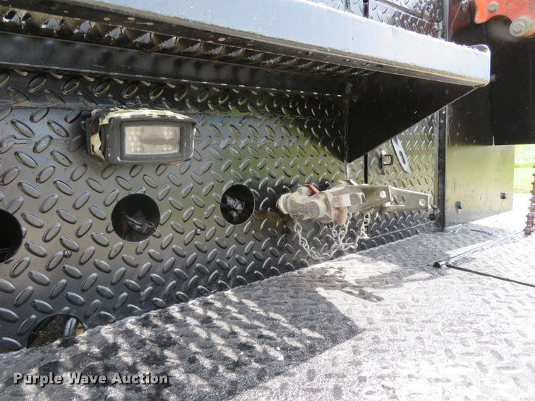 image for item DI2229 2003 Freightliner FL70  service truck