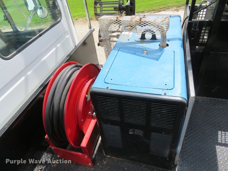 image for item DI2229 2003 Freightliner FL70  service truck