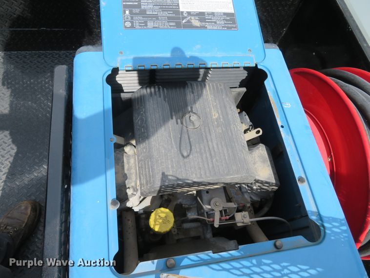 image for item DI2229 2003 Freightliner FL70  service truck