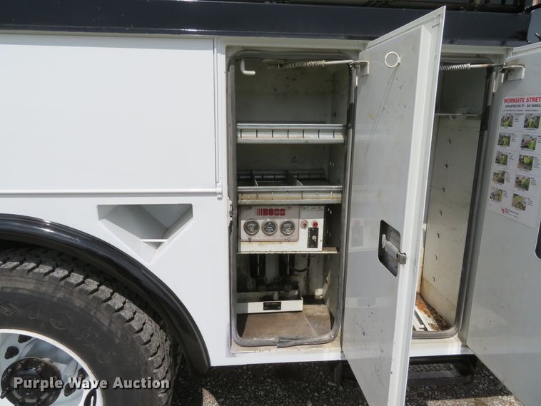 image for item DI2229 2003 Freightliner FL70  service truck