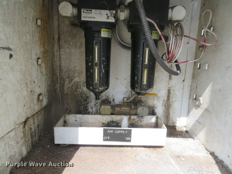 image for item DI2229 2003 Freightliner FL70  service truck