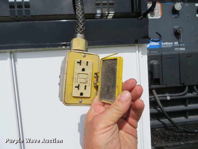 image for item DI2229 2003 Freightliner FL70  service truck