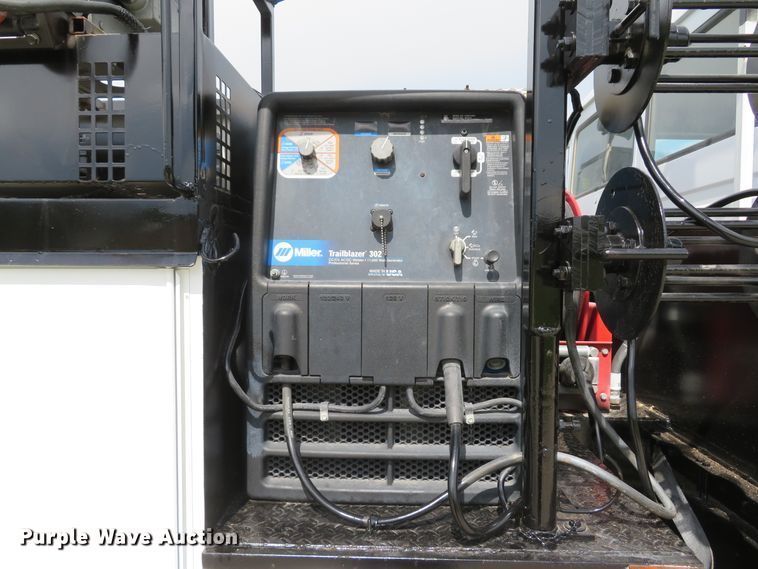 image for item DI2229 2003 Freightliner FL70  service truck