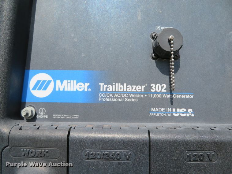 image for item DI2229 2003 Freightliner FL70  service truck