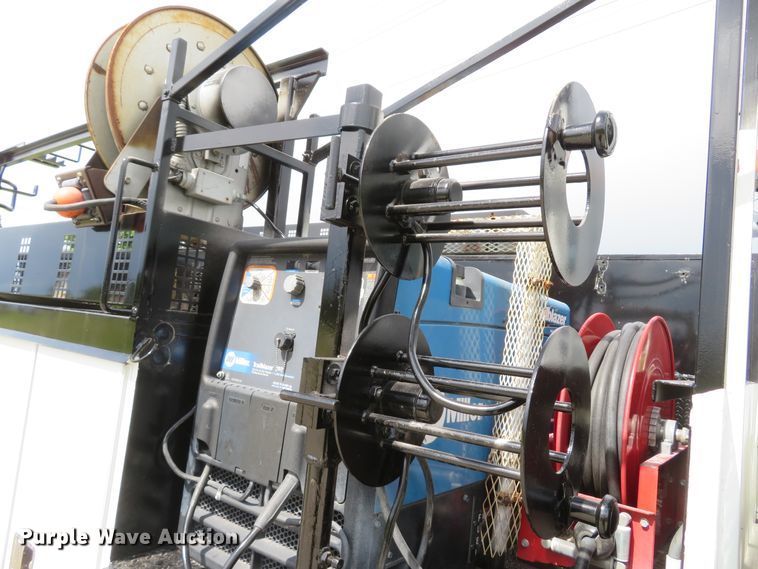 image for item DI2229 2003 Freightliner FL70  service truck