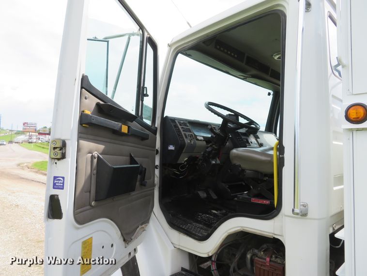 image for item DI2229 2003 Freightliner FL70  service truck