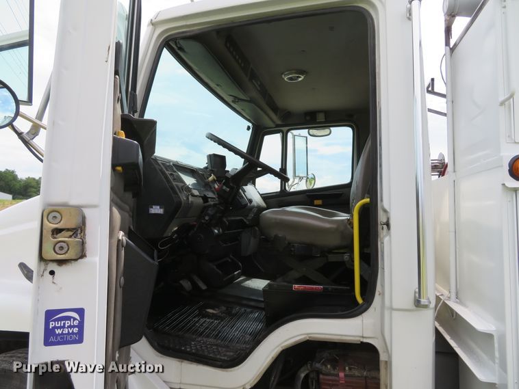 image for item DI2229 2003 Freightliner FL70  service truck