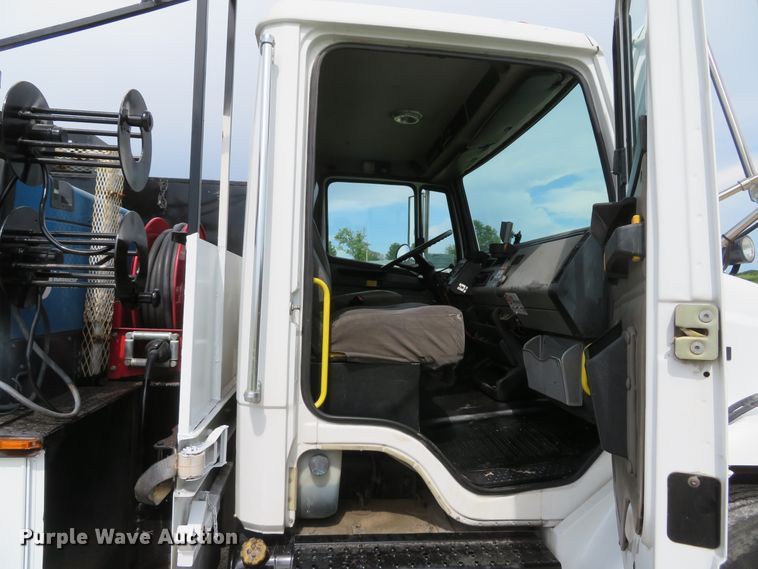 image for item DI2229 2003 Freightliner FL70  service truck