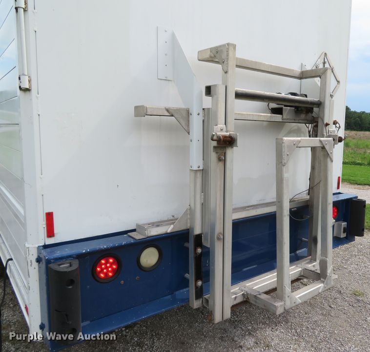 image for item DI2230 2011 Peterbilt 337  delivery truck