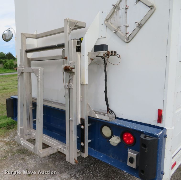 image for item DI2230 2011 Peterbilt 337  delivery truck