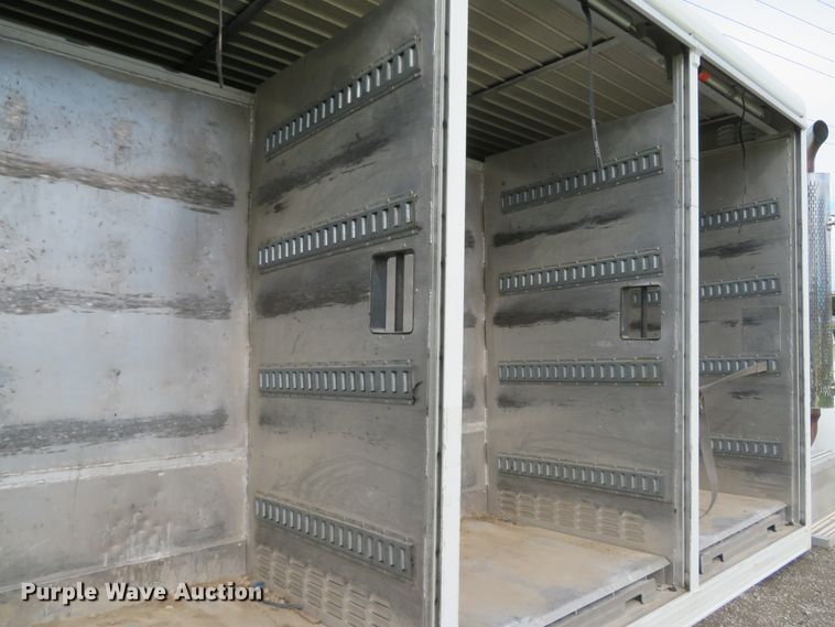 image for item DI2230 2011 Peterbilt 337  delivery truck