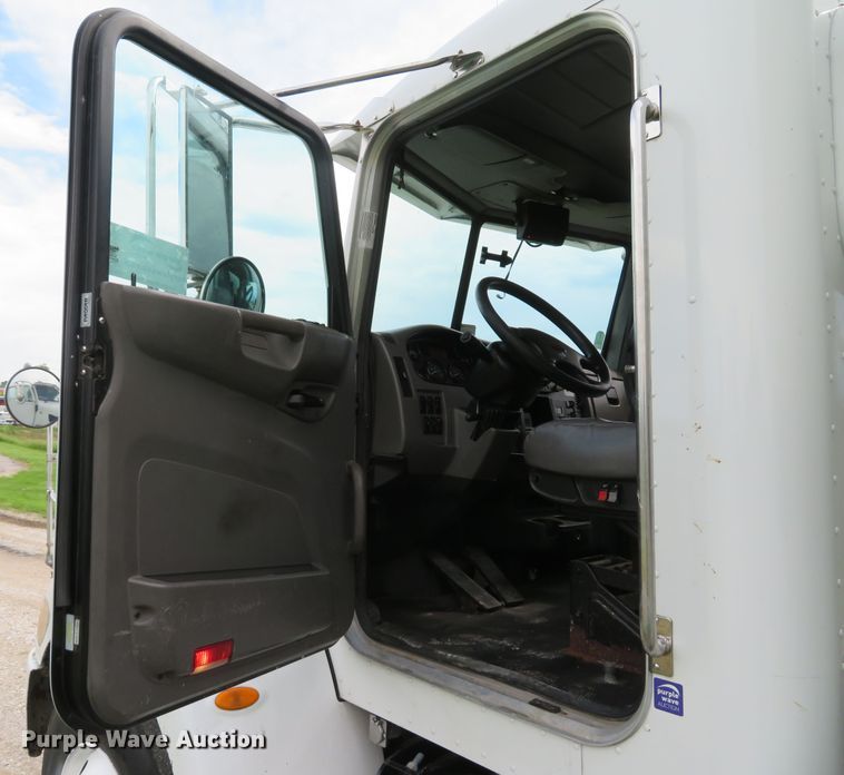 image for item DI2230 2011 Peterbilt 337  delivery truck