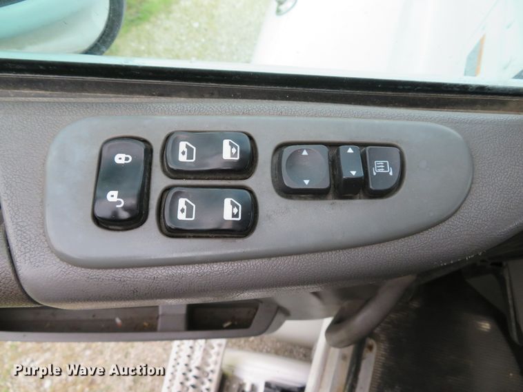 image for item DI2230 2011 Peterbilt 337  delivery truck