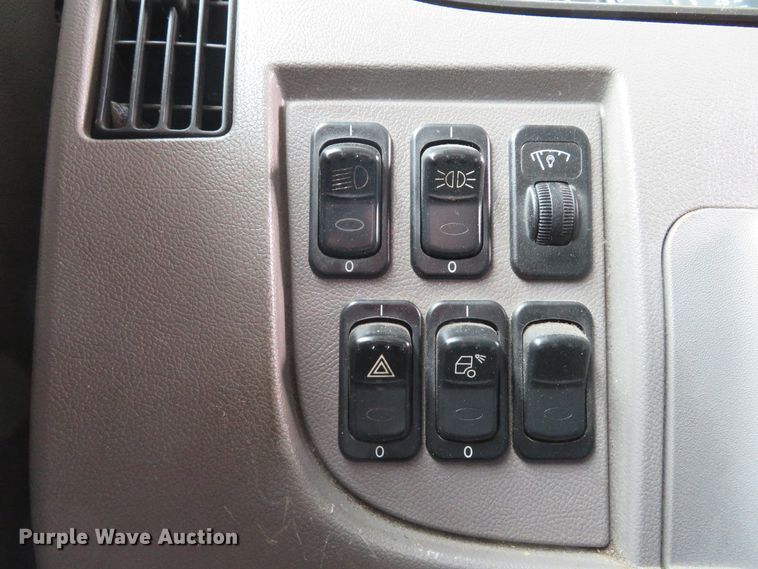 image for item DI2230 2011 Peterbilt 337  delivery truck