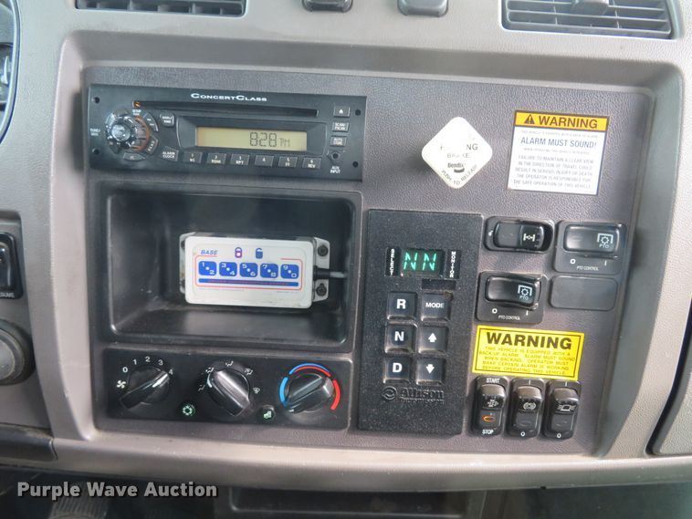 image for item DI2230 2011 Peterbilt 337  delivery truck