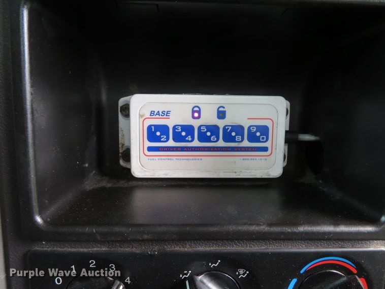 image for item DI2230 2011 Peterbilt 337  delivery truck