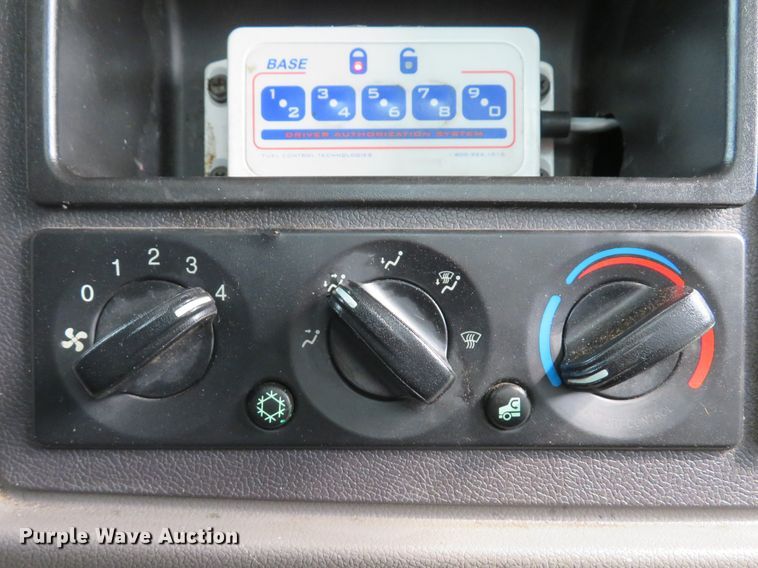 image for item DI2230 2011 Peterbilt 337  delivery truck