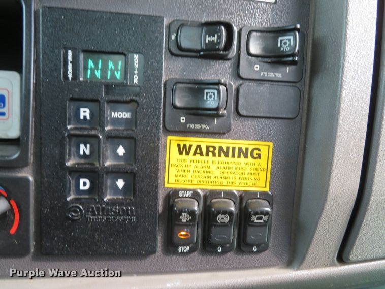 image for item DI2230 2011 Peterbilt 337  delivery truck