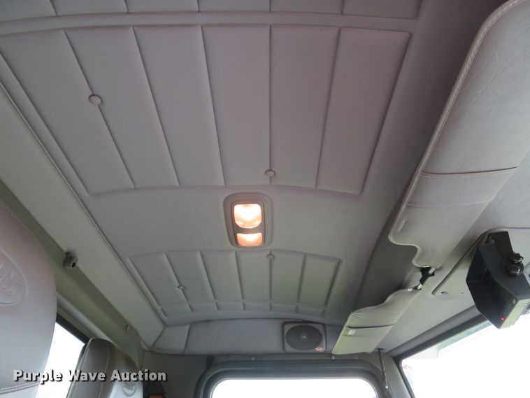 image for item DI2230 2011 Peterbilt 337  delivery truck