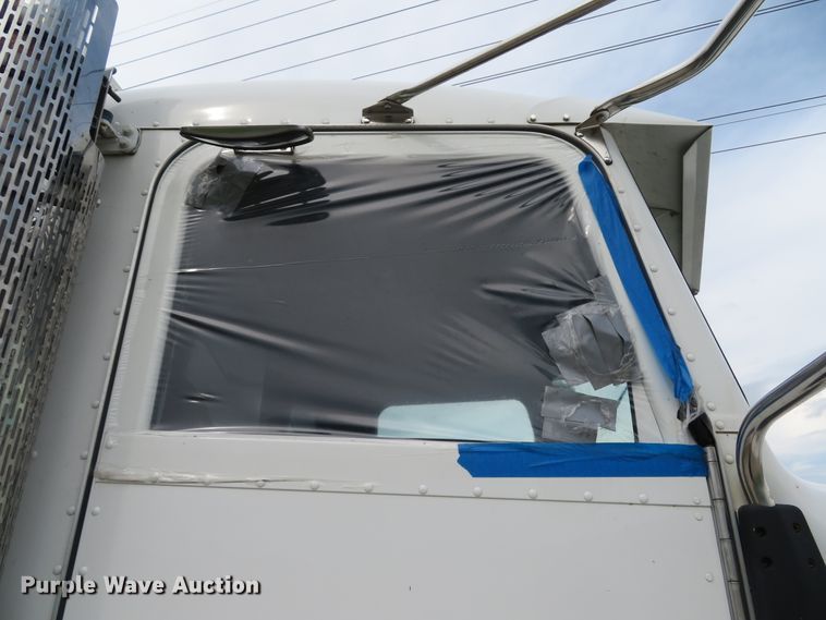 image for item DI2230 2011 Peterbilt 337  delivery truck