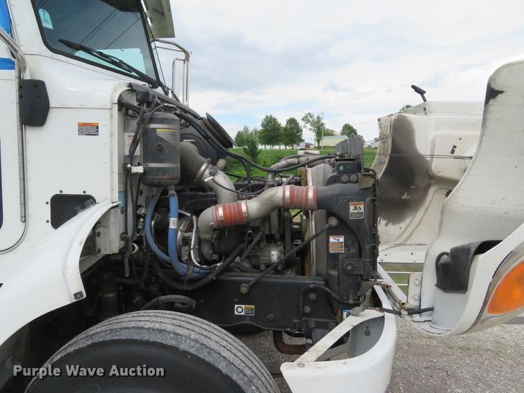 image for item DI2230 2011 Peterbilt 337  delivery truck