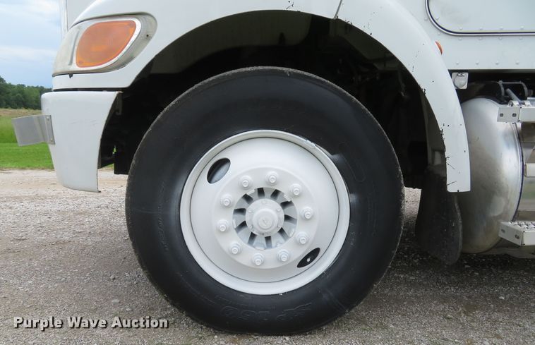 image for item DI2230 2011 Peterbilt 337  delivery truck