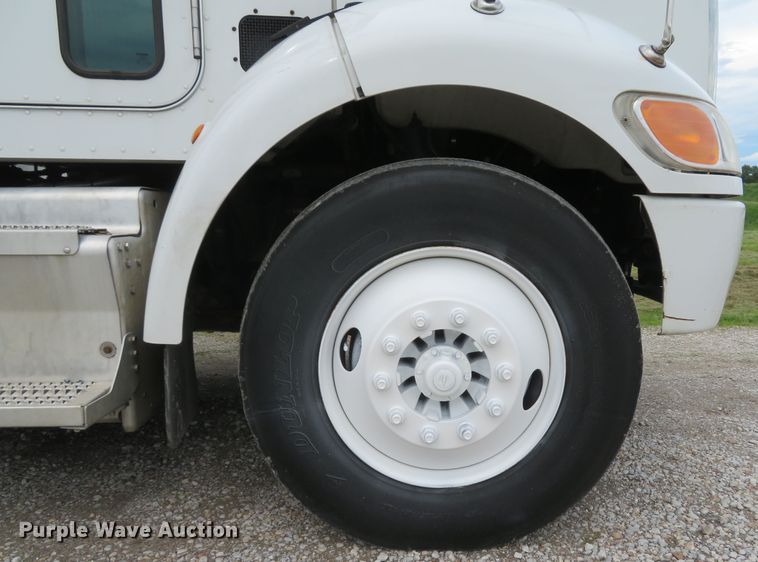 image for item DI2230 2011 Peterbilt 337  delivery truck