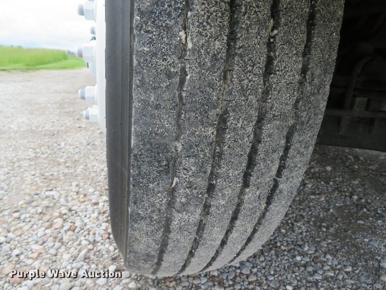 image for item DI2230 2011 Peterbilt 337  delivery truck