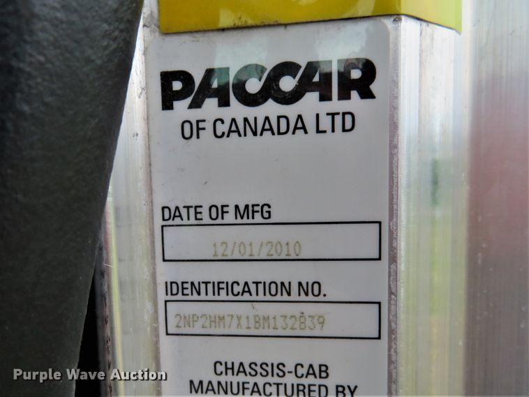 image for item DI2230 2011 Peterbilt 337  delivery truck