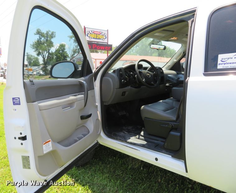 image for item DI2242 2011 Chevrolet Silverado 2500HD  Ext. Cab pickup truck