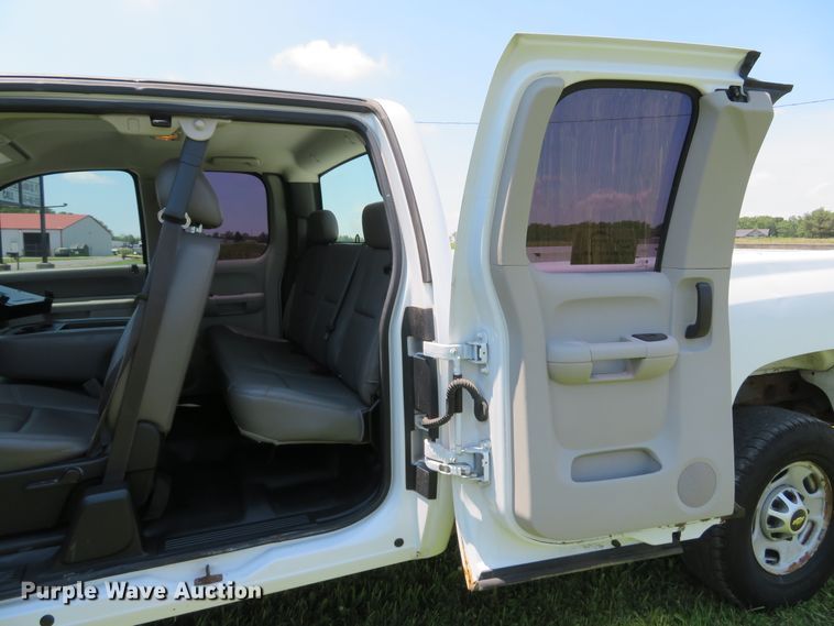 image for item DI2242 2011 Chevrolet Silverado 2500HD  Ext. Cab pickup truck