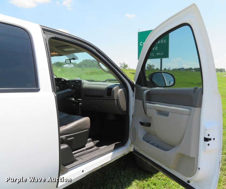 image for item DI2242 2011 Chevrolet Silverado 2500HD  Ext. Cab pickup truck
