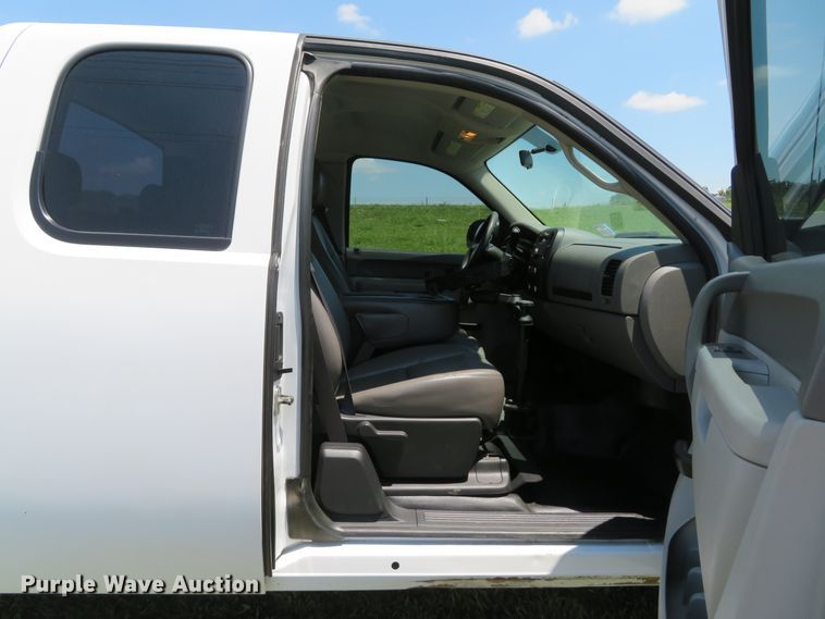 image for item DI2242 2011 Chevrolet Silverado 2500HD  Ext. Cab pickup truck