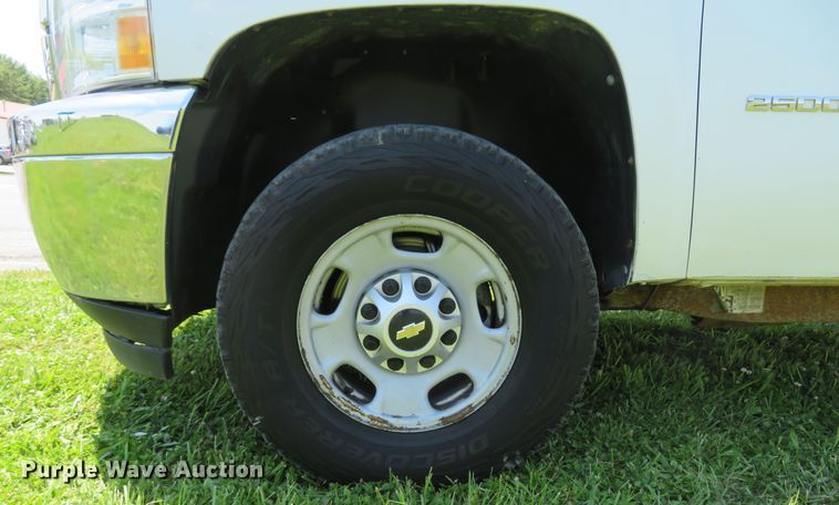 image for item DI2242 2011 Chevrolet Silverado 2500HD  Ext. Cab pickup truck