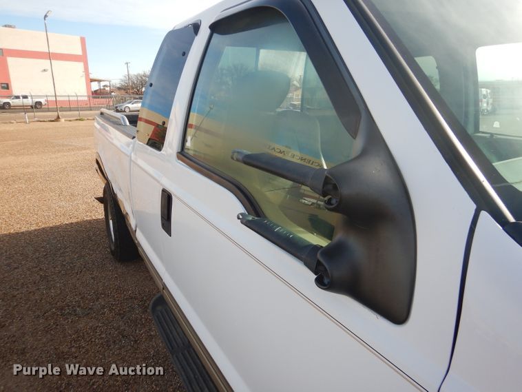 image for item DJ8757 2001 Ford F250 Super Duty  SuperCab pickup truck