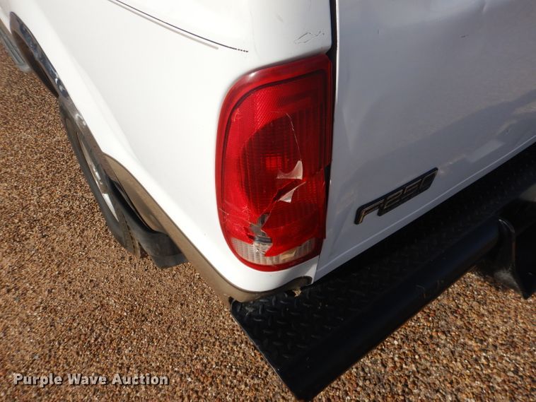 image for item DJ8757 2001 Ford F250 Super Duty  SuperCab pickup truck