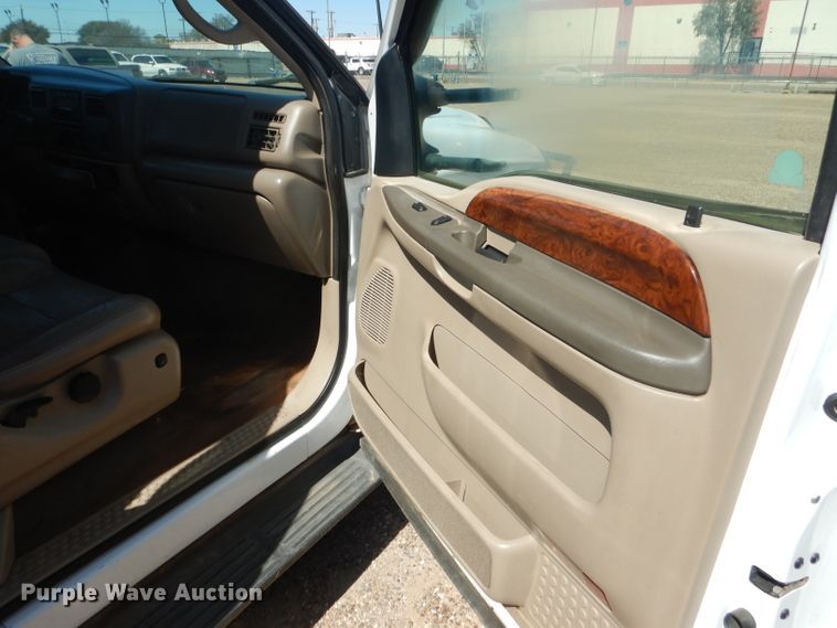 image for item DJ8757 2001 Ford F250 Super Duty  SuperCab pickup truck