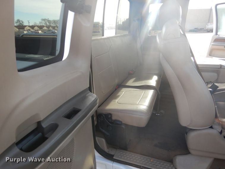 image for item DJ8757 2001 Ford F250 Super Duty  SuperCab pickup truck