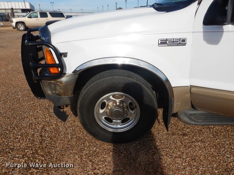 image for item DJ8757 2001 Ford F250 Super Duty  SuperCab pickup truck