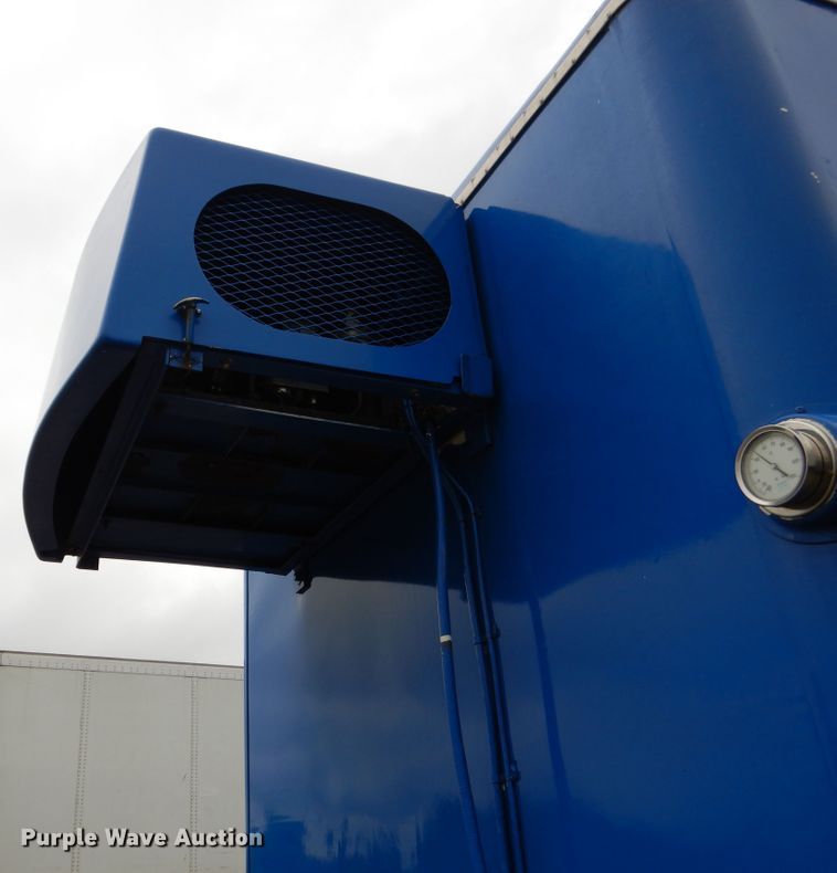 image for item EK9232 2002 Clark refrigerated van trailer