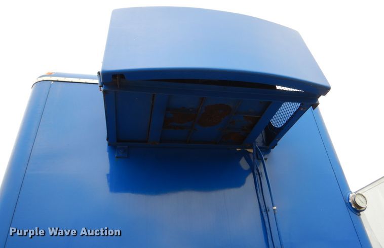 image for item EK9232 2002 Clark refrigerated van trailer