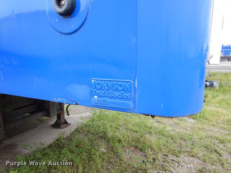 image for item EK9232 2002 Clark refrigerated van trailer